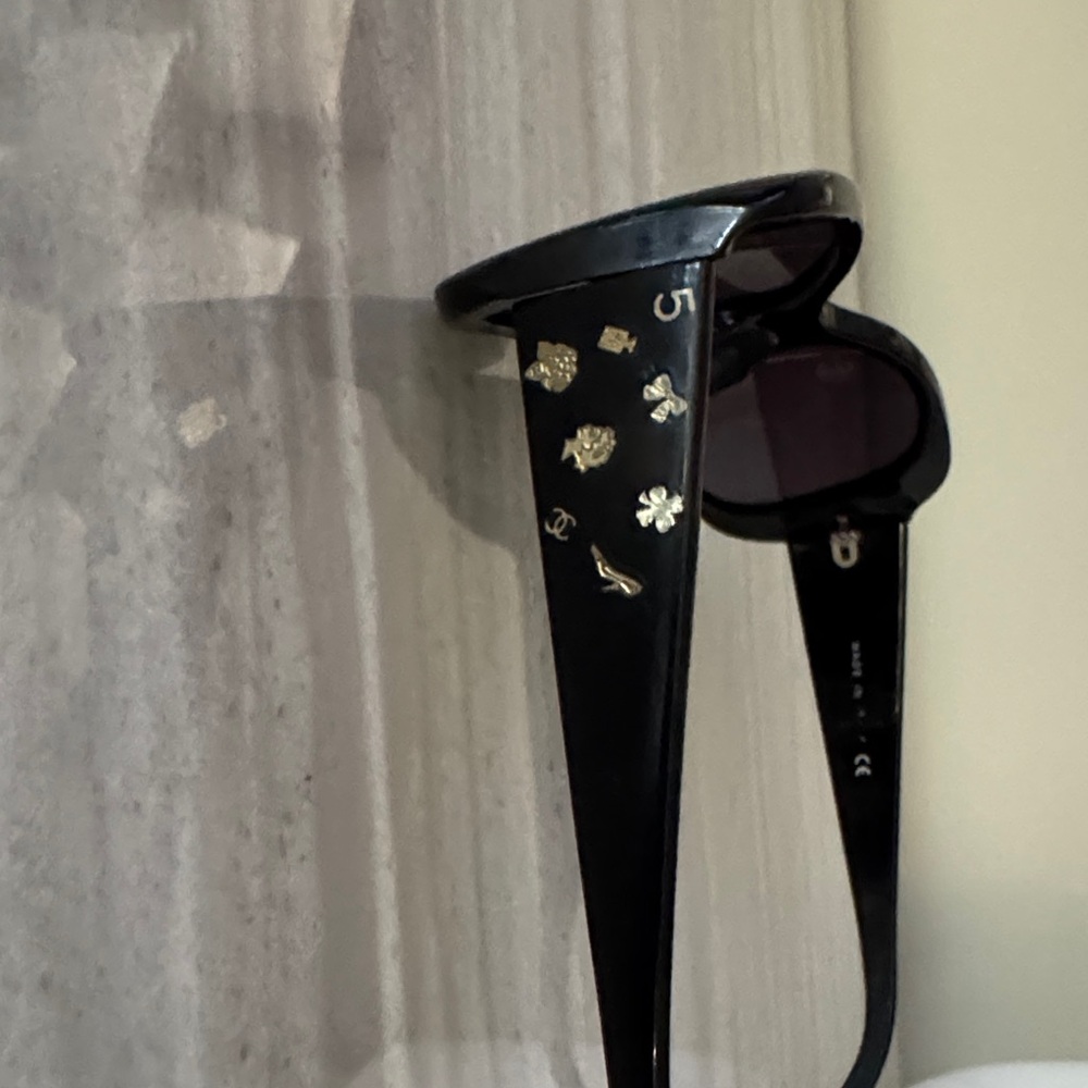 Y2K original CHANEL Dark Frame Sunglasses - Picture 3 of 9